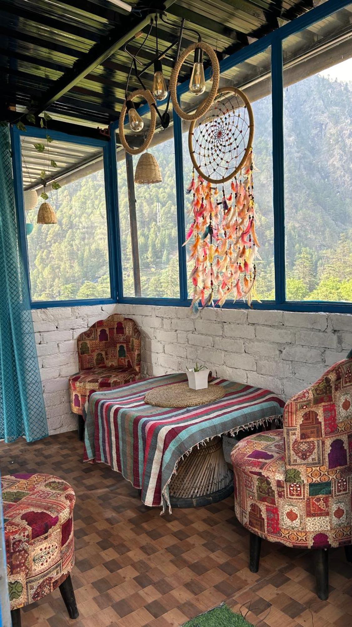 Homestay Kasolview And Peace Cafe