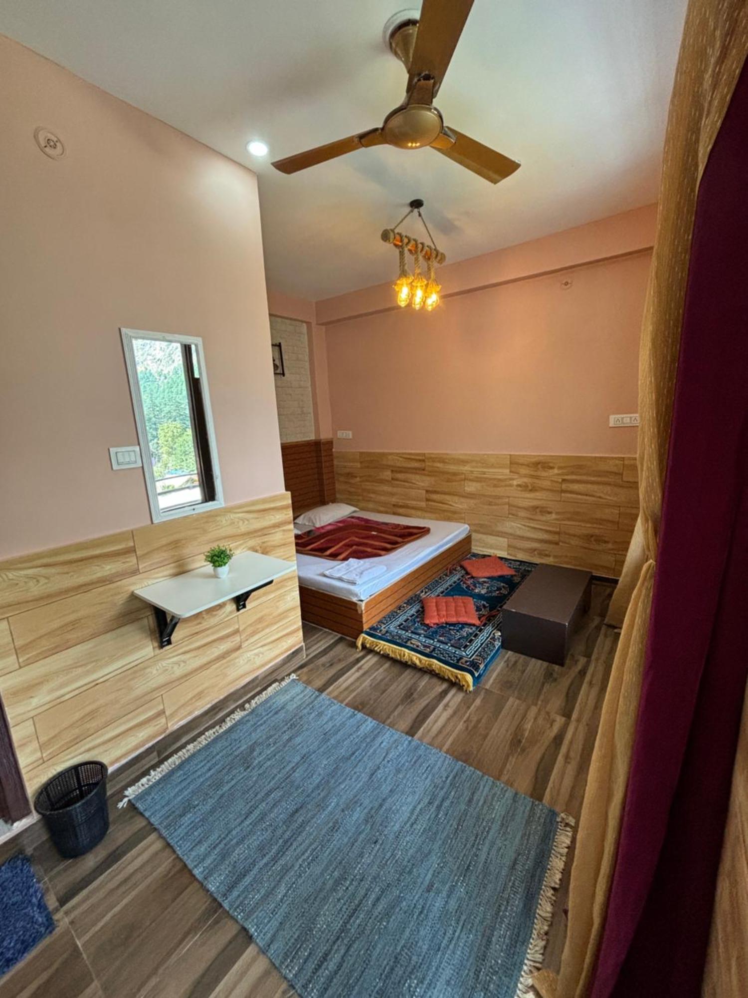 Homestay Kasolview And Peace Cafe Kasol