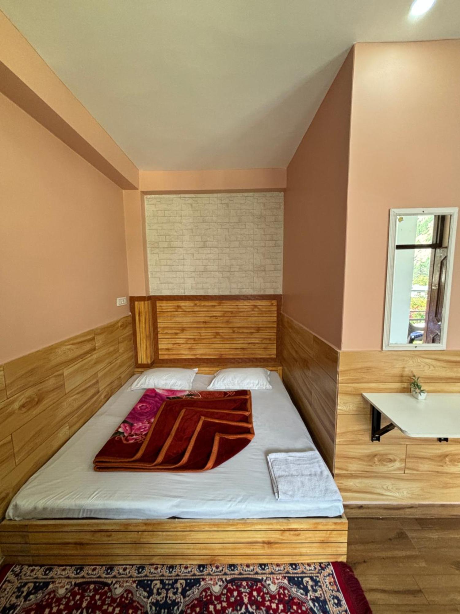 Homestay Kasolview And Peace Cafe Kasol