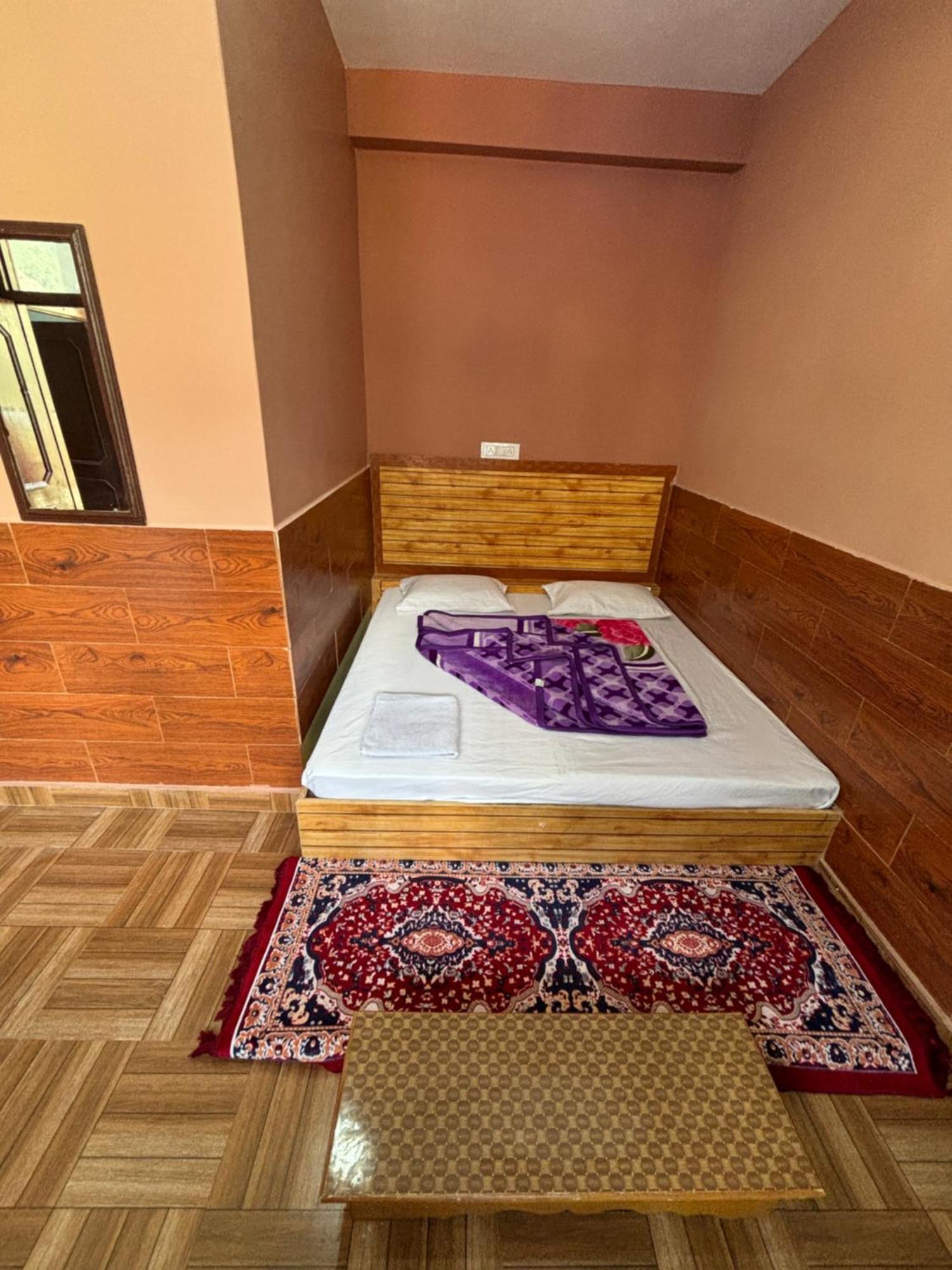 Homestay Kasolview And Peace Cafe *