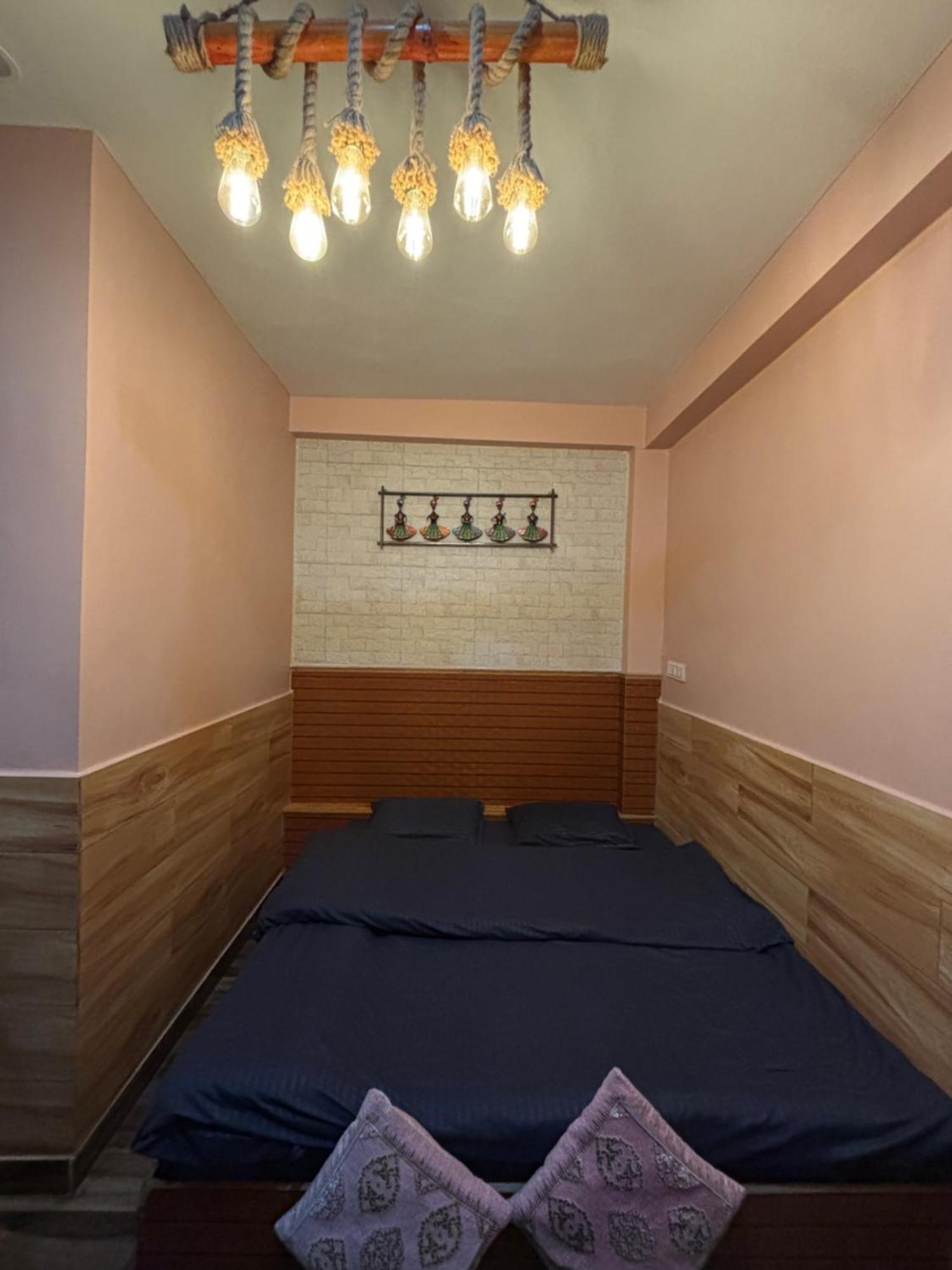 Homestay Kasolview And Peace Cafe